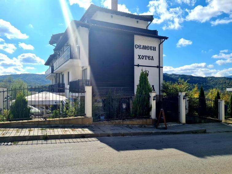 Family Hotel Bela Tryavna Ngoại thất bức ảnh