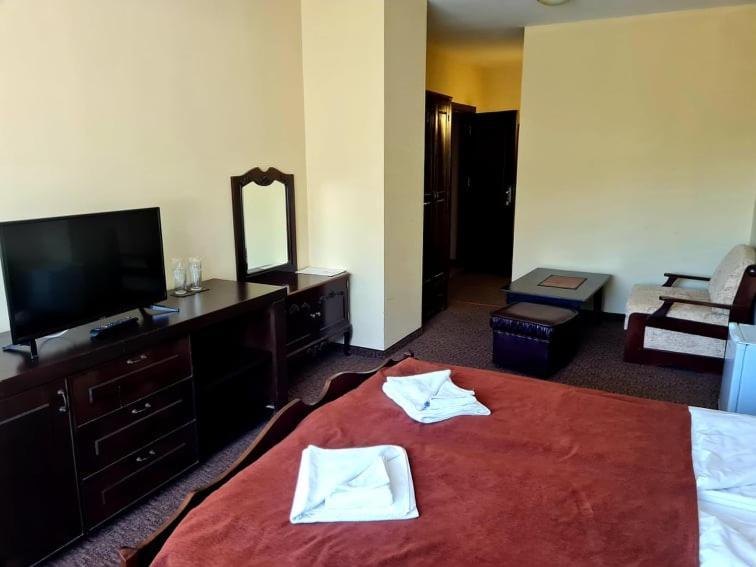 Family Hotel Bela Tryavna Ngoại thất bức ảnh