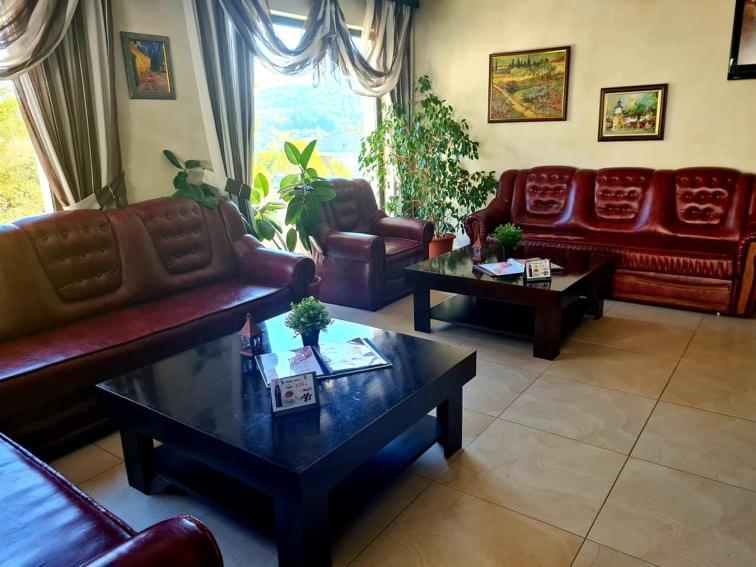 Family Hotel Bela Tryavna Ngoại thất bức ảnh