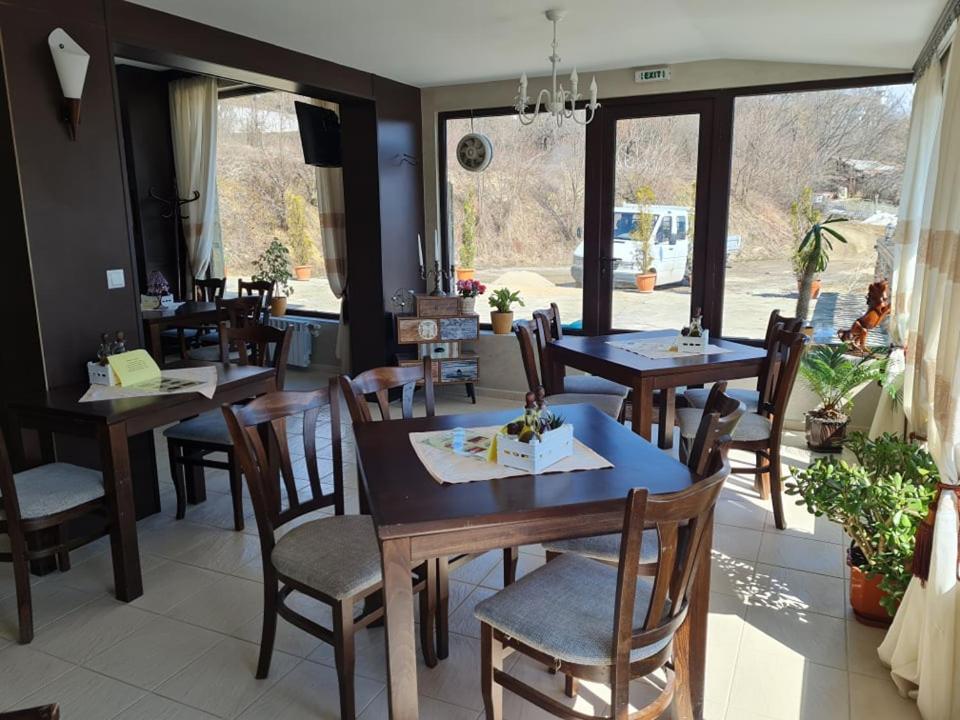 Family Hotel Bela Tryavna Ngoại thất bức ảnh