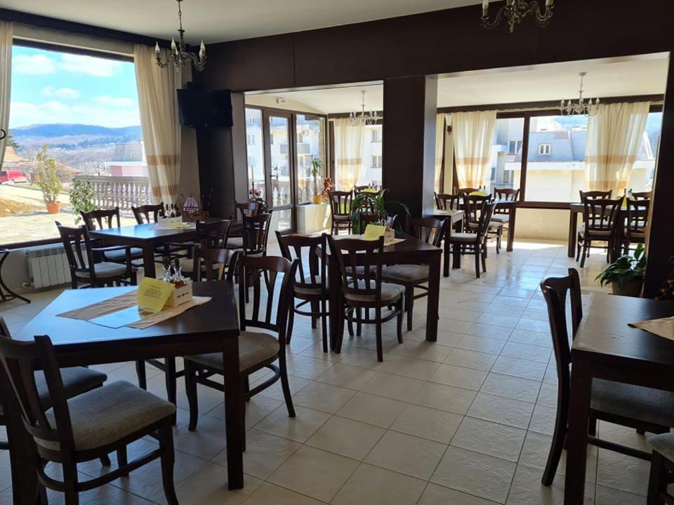 Family Hotel Bela Tryavna Ngoại thất bức ảnh