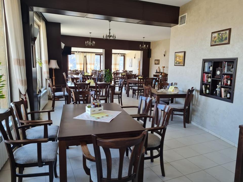 Family Hotel Bela Tryavna Ngoại thất bức ảnh