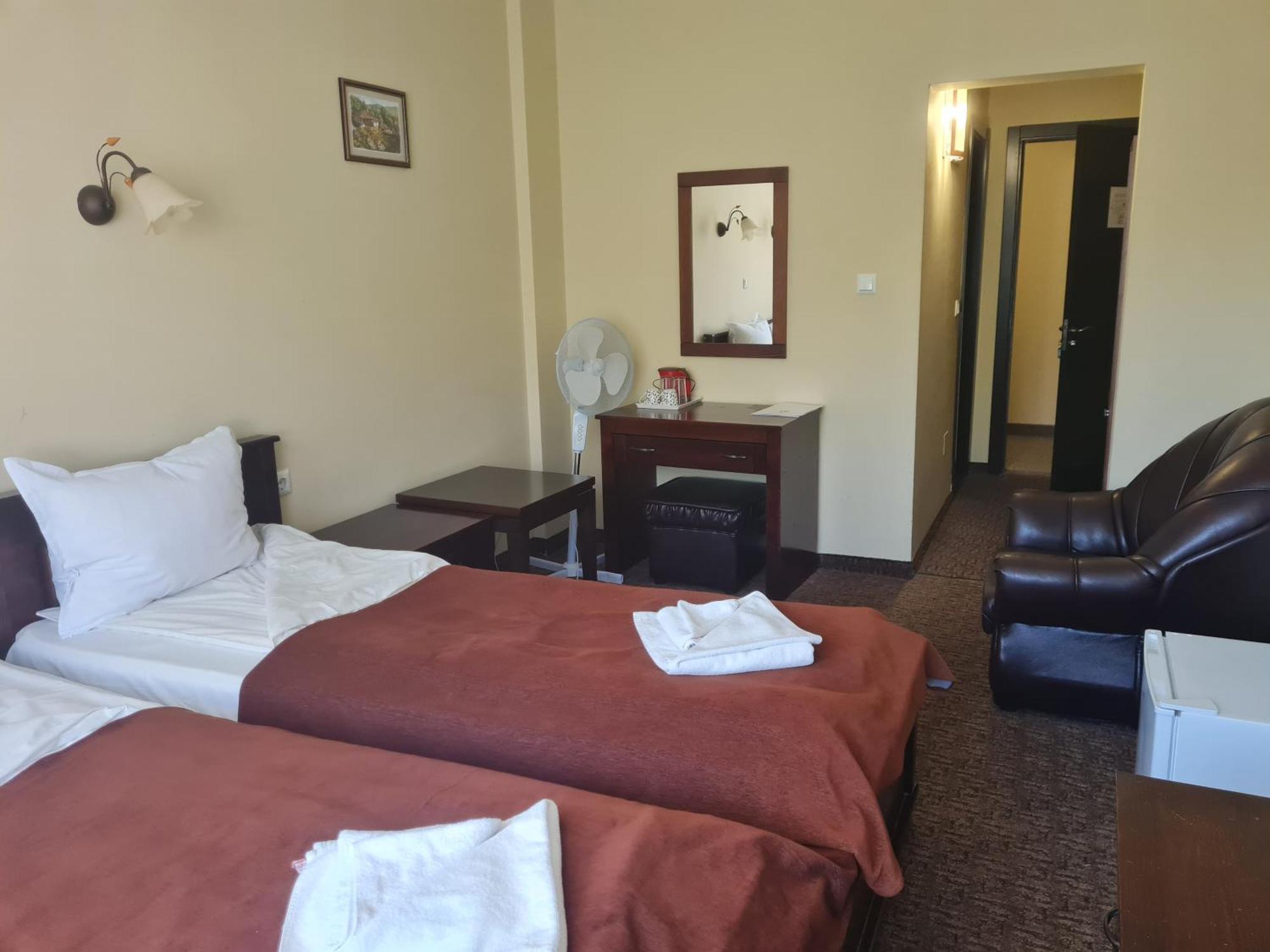 Family Hotel Bela Tryavna Ngoại thất bức ảnh