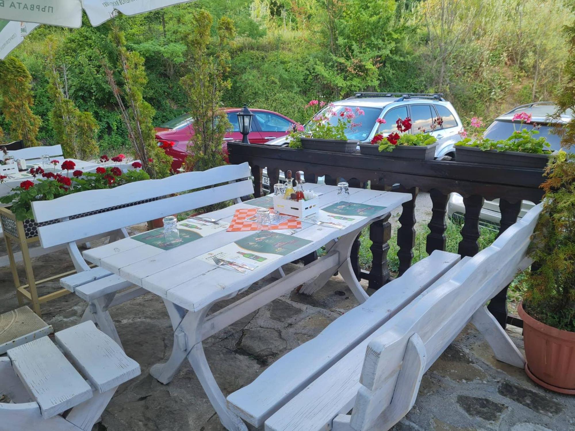 Family Hotel Bela Tryavna Ngoại thất bức ảnh