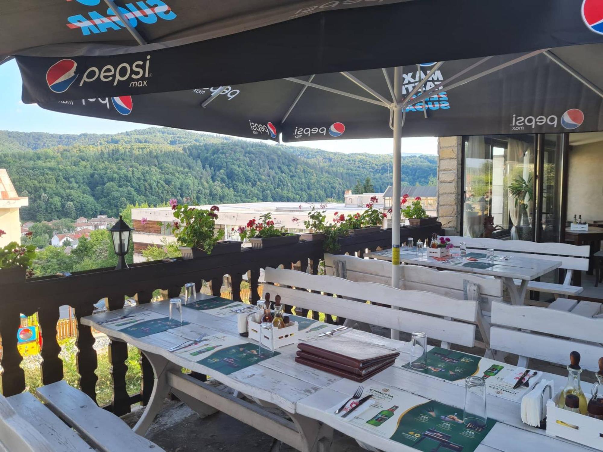Family Hotel Bela Tryavna Ngoại thất bức ảnh