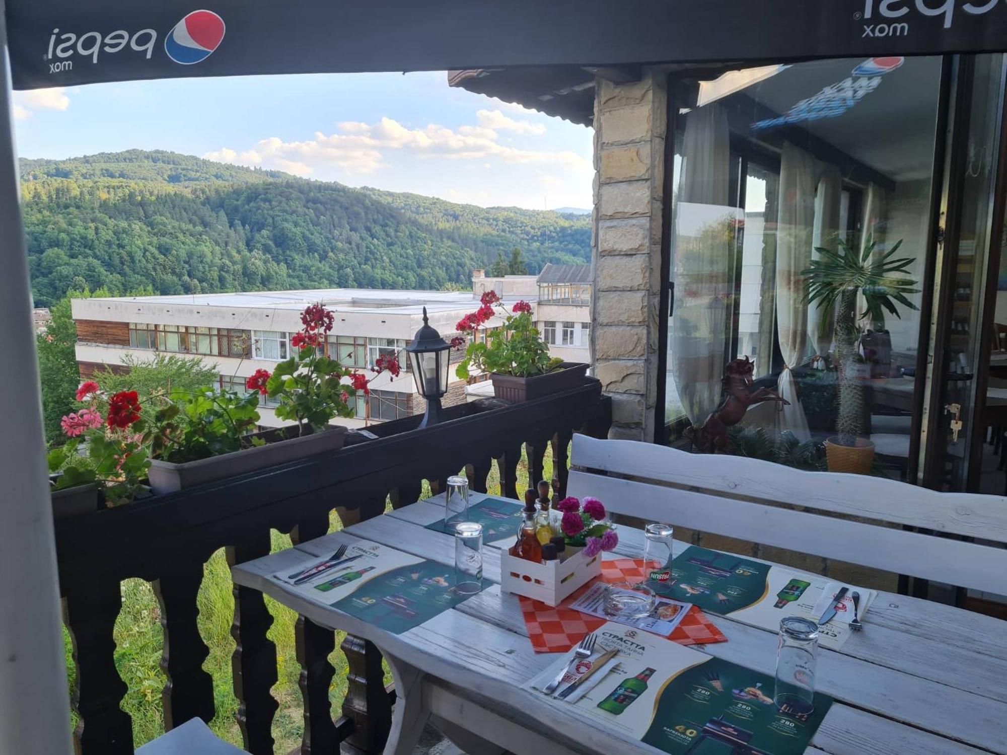 Family Hotel Bela Tryavna Ngoại thất bức ảnh