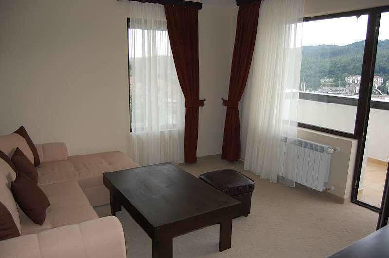 Family Hotel Bela Tryavna Ngoại thất bức ảnh