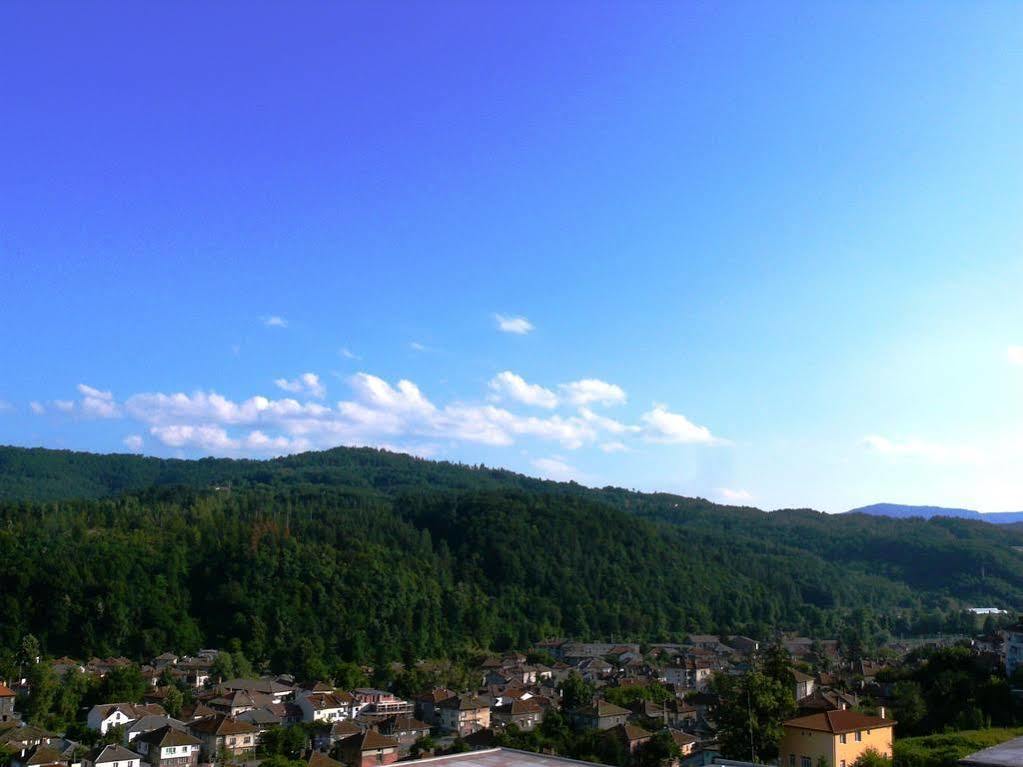 Family Hotel Bela Tryavna Ngoại thất bức ảnh