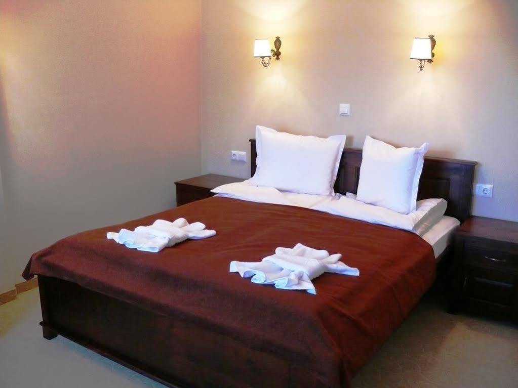 Family Hotel Bela Tryavna Ngoại thất bức ảnh