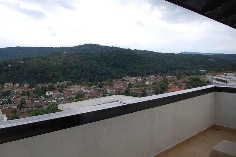 Family Hotel Bela Tryavna Ngoại thất bức ảnh