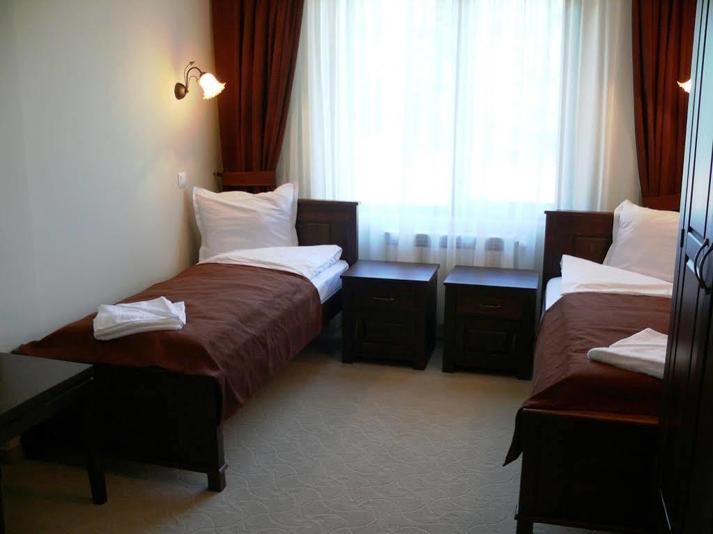 Family Hotel Bela Tryavna Ngoại thất bức ảnh