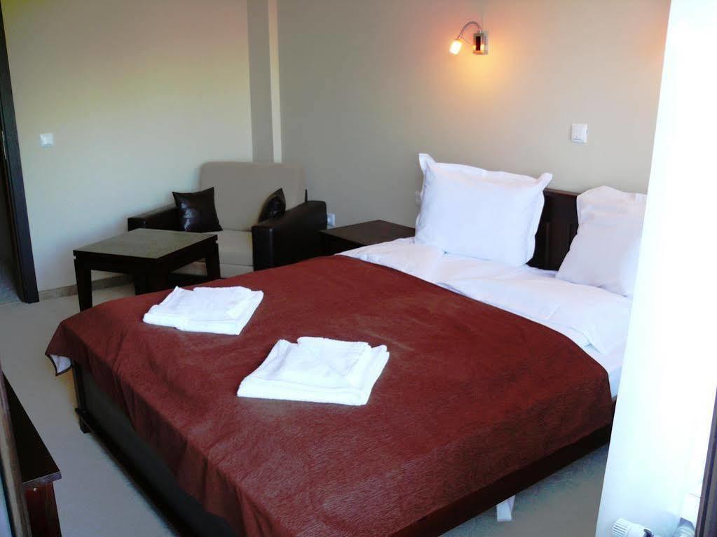 Family Hotel Bela Tryavna Ngoại thất bức ảnh