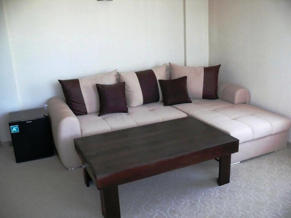 Family Hotel Bela Tryavna Ngoại thất bức ảnh