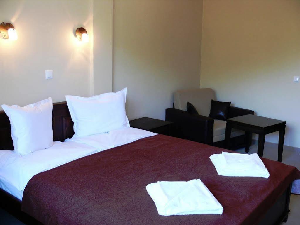 Family Hotel Bela Tryavna Ngoại thất bức ảnh
